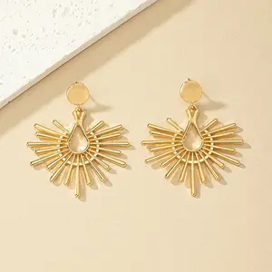 Geili Hot Selling Vintage African Gold Zinc Alloy Earring For Women Temperament Statement Metal Ear Clip Jewelry Wholesale