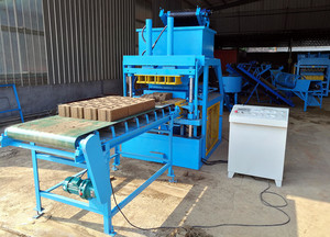 Máquina de fabricación de ladrillos de enclavamiento de suelo de barro hidráulico eléctrico <span class=keywords><strong>manual</strong></span> automático chino Precio de arcilla en Camerún Abidjan Uganda - Product Image 3