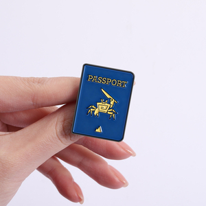 Épingles en émail de jeu de survie d'escalade en rocher coopératif multijoueur, badge de revers personnalisé pour rôle de jeu, broche de passeport, cadeau en gros - Product Image 4