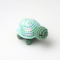 Pendentif de poupée au Crochet fait main nouvellement conçu avec porte-clés tricoté petite tortue au Crochet de fil