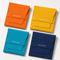 Pochette carrée en microfibre de couleurs assorties pour bijoux, avec fermeture à rabat, logo personnalisé, OEM ODM, faible MOQ, vente en gros, sacs cadeaux pour boucles d'oreilles