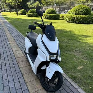 Bicicletta Elettrica SMPLLO a 2 Ruote per Adulti - Batteria 48/60/72V, Velocità Massima 80km/h e Pneumatico Posteriore 80/70-10, Bici Elettrica per Uomini - Product Image 2