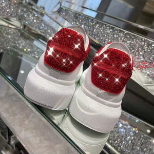 Zapatillas deportivas de cuero genuino de estilo clásico, con decoraciones de diamantes y, sin embargo, muy ligeras, zapatillas de diseñador. - Product Image 4