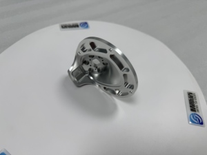 โรงงานผลิตชิ้นส่วนอะลูมิเนียม 7075 สำหรับหุ่นยนต์ด้วยเครื่อง CNC ความแม่นยำสูง รับผลิตตามแบบโดยตรง ได้รับมาตรฐาน ISO9001 - Product Image 1