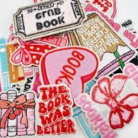 Patch Bordir Pink Bookish Girly Bertema Membaca, Dapat Disetrika, Hadiah untuk Pecinta Buku & Kopi, Aplikasi Dekoratif Pakaian