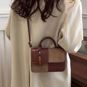 Sac bandoulière carré portable au design de niche, nouveau modèle 2025, tendance, pour le quotidien, en PU, couleur bonbon, écologique, avec fermeture éclair, texture haut de gamme - Product Image 2