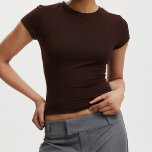 T-shirts courts Y2K pour femmes, coupe ajustée, manches courtes, en coton mélangé de haute qualité, modèle personnalisé, style baby tee - Product Image 3