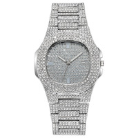 Montre de luxe unique pour hommes avec diamants pour hommes montre carrée lumineuse en or cadran de marque personnalisé montre-bracelet à quartz de luxe en zircon glacé