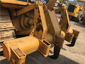 รถดันดินตีนตะขาบ CAT D5H สภาพเดิมมือสอง |   รถดันดินมือสองรุ่น D5H พร้อมจอยสติ๊กสำหรับขายในเซี่ยงไฮ้ - Product Image 5