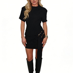 Vestido Mini Asimétrico Fruncido para Mujer, Manga Corta, Cuello Redondo, Ajustado, para Fiesta, con Detalle de Hebilla Metálica, a la Moda - Product Image 1