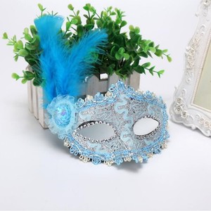 Cappello Tricorno Veneziano con Piume Laterali, Maschera da Principessa, per Festival, Feste in Maschera, Spettacoli, in Plastica e Tulle con Piume - Product Image 3
