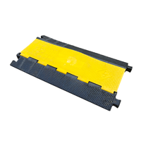 Rampe de protection de câble carrée en PVC à 5 canaux et défenseur croisé pour usage public, grande capacité