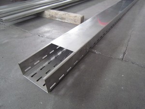 Supporto a canale zincato rinforzato con stampo a pressione per canalina <span class=keywords><strong>portacavi</strong></span> e portainstrumenti 300*50 - Product Image 6