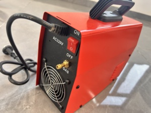 Máquina <span class=keywords><strong>de</strong></span> <span class=keywords><strong>Soldar</strong></span> MMA Portátil <span class=keywords><strong>de</strong></span> 220V, 20-300A, 4.5KVA, Soldador <span class=keywords><strong>Inverter</strong></span> <span class=keywords><strong>de</strong></span> Diseño Compacto para Fácil Transporte - Product Image 2