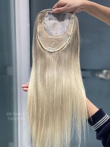 ท็อปเปอร์ผมแท้ SHY ฐานไหมสีแพลตตินั่มบลอนด์ ผมเวอร์จินยุโรป ความหนาแน่น 130% ผมตรง ขนาด 6*7 นิ้ว สำหรับผู้หญิงผมบาง - Product Image 2