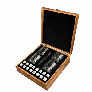 Cadeaux de faveurs de mariage personnalisés marketing invité <span class=keywords><strong>cadeau</strong></span> promotionnel cadeaux de luxe pour la fête des pères verre à whisky ensemble de 4 tasses en verre - Product Image 1