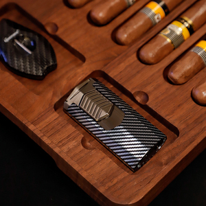 Vente en gros Briquet cadeau en fibre de carbone avec poinçon Briquet à 3 jets à flamme élevée - Product Image 4