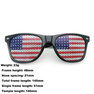 Lunettes de soleil 2026 <span class=keywords><strong>pour</strong></span> le match mondial de football États-Unis-Canada avec autocollant drapeau, lunettes à petits trous <span class=keywords><strong>pour</strong></span> les fans, fournitures de fête personnalisables - Product Image 2