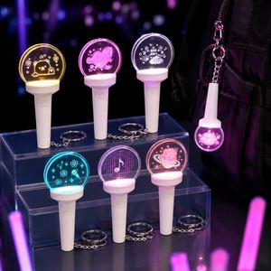 Personalisierter Cartoon LED Farbwechsel-Schlüsselanhänger Benutzerdefiniertes Charakterdesign Tragbares Souvenir für Fan-Meetings Live-Shows K-Pop-Partys - Product Image 1