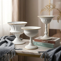 Pot de fleurs moderne de luxe en métal doré, vase en fer texturé gaufré pour la décoration intérieure, le jardin et les centres de table de mariage en hôtel