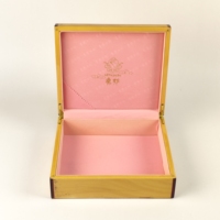 Boîte cadeau en bois plaqué brillant avec doublure en velours, logo personnalisé, charnière métallique pour le stockage de produits de santé, thé aux herbes, emballage cadeau de luxe