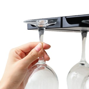 ชั้นวางแก้วไวน์แบบแขวนพลาสติกสำหรับตู้ ดีไซน์มินิมอล ทำความสะอาดง่าย สีขาวและสีดำ รูปทรงสี่เหลี่ยมผืนผ้า YR1081 - Product Image 5