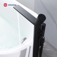 Robinet de baignoire moderne minimaliste noir mat sur pied en laiton avec mitigeur de douche à main pour baignoire autoportante