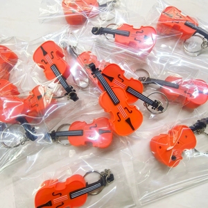 พวงกุญแจไวโอลินพลาสติกขายส่ง เสียงดนตรีจำลอง ของที่ระลึกสำหรับเด็ก - Product Image 5
