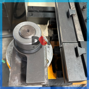 Doblado creativo con tubería y tubo junto con freno <span class=keywords><strong>de</strong></span> prensa Otros dobladores <span class=keywords><strong>de</strong></span> tubería hidráulica Máquinas dobladoras <span class=keywords><strong>de</strong></span> tubos y tubos - Product Image 3