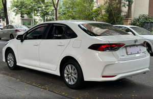 Auto Usado a Precio Económico, Toyota <span class=keywords><strong>Corolla</strong></span> <span class=keywords><strong>2020</strong></span>, 1.8L Híbrido E-CVT, Sedán de 4 Puertas y 5 Asientos, Volante a la Izquierda, Bajo Consumo de Combustible - Product Image 4