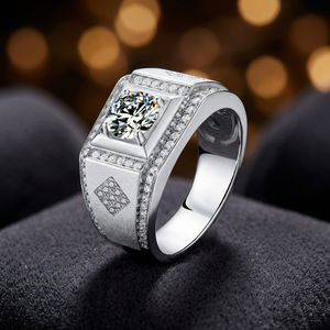 Bague de fiançailles pour homme en platine, diamant 1,0 carat VVS1 couleur DEF, design géométrique à griffes, style original, or massif 18 carats rhodié, IGI - Product Image 1