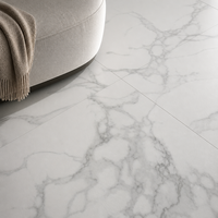 Dalle en pierre frittée blanche à motif floral audacieux 1600x3200mm, carrelage en porcelaine effet marbre haute contrastation pour mur TV de hall moderne