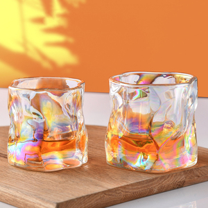 Venta al por mayor de velas de soja de arcoíris retorcidas de lujo Ins personalizadas, tarros retorcidos de vidrio iridiscente de 12 oz - Product Image 1