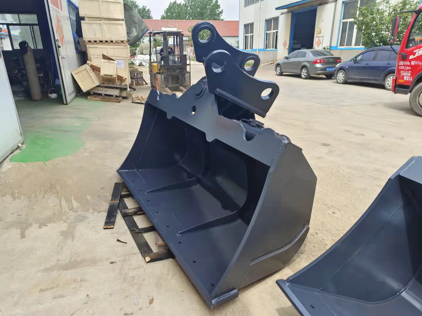 Hydraulic Tilt Swivel Bucket For Mini Excavator Clean Out Bucket Excavator Accessories