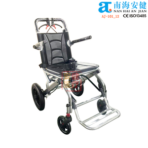 Fauteuil roulant <span class=keywords><strong>de</strong></span> réadaptation en aluminium et métal AJ-101_12" avec frein à main, capacité <span class=keywords><strong>de</strong></span> 100 kg, certifié CE - Product Image 1
