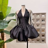 Robe trapèze en dentelle et tissu pongé, col en V, à bretelles, avec jupe bouffante à motif floral et détails en arêtes de poisson, style boutique