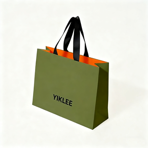 Sac à provisions de cadeau au détail de vêtements chaussures de luxe avec logo de marque personnalisé sac en papier vert avec ruban - Product Image 1