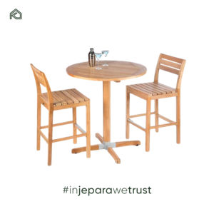 Silla de Bar Laras, una elegante silla de bar de madera de teca que ofrece durabilidad, comodidad y una silueta refinada para entornos de bar modernos. - Product Image 6