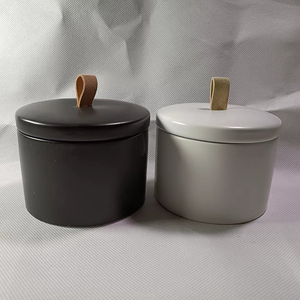 Contenitore per Candele in <span class=keywords><strong>Ceramica</strong></span> <span class=keywords><strong>Bianca</strong></span> di Lusso con Coperchio in <span class=keywords><strong>Ceramica</strong></span> e Cinghia in Pelle - Product Image 4