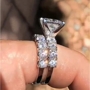 Anello con Diamante Taglio Principessa F374 in Oro Bianco, Colore D Naturale, Gioiello da Donna per Fidanzamento - Product Image 3