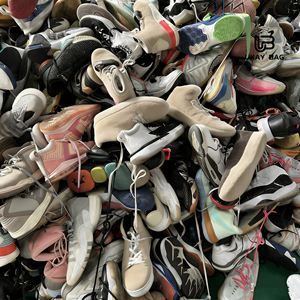 Chaussures de sport S4 d'occasion pour hommes – Vente en gros de chaussures de basketball internationales de haute qualité – Chaussures de sport de marque pour hommes - Product Image 3