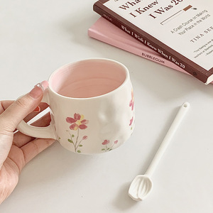 Juego de Tazas de Leche de Cerámica con Diseño de Flores Rosas, Estilo Coreano, Pintadas a Mano, Lindas y Femeninas, para Té de la Tarde, Aptas para Lavavajillas y Microondas - Product Image 5