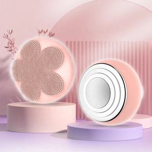 Masque intelligent en silicone 3D avec perles magnétiques rotatives <span class=keywords><strong>Appareil</strong></span> facial <span class=keywords><strong>Brosse</strong></span> nettoyante électrique en silicone pour le <span class=keywords><strong>visage</strong></span> Nettoyage en profondeur - Product Image 1