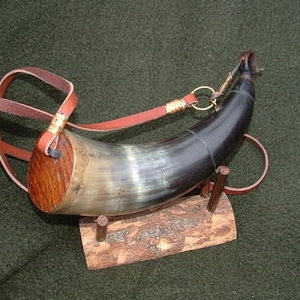 Flacon à poudre artisanal en corne de buffle écologique, style nautique vintage, pour la chasse, bouteille en corne naturelle, cadeau d'affaires traditionnel - Product Image 1