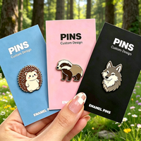 Broches en gros personnalisées, épingles rondes en émail souple ou dur, badges magnétiques à motifs d'animaux de dessin animé, épingles de revers avec carte de support