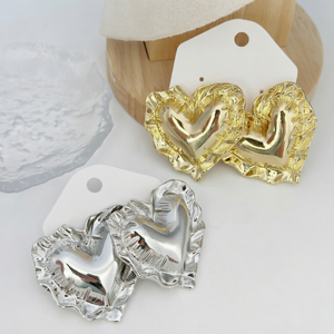 Boucles d'oreilles clous en forme de cœur texturées, plaquées or, en alliage argenté, bijoux de mode pour soirée RING - Product Image 1