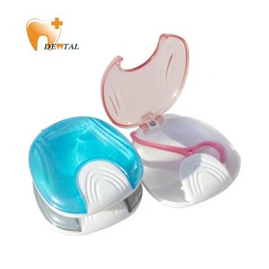 Estuche Dental Transparente en Forma de Concha con Espacio para Cepillo, Contenedor para Retenedores y Aparatos de Ortodoncia - Product Image 1