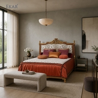 Rocaille Vergoldetes Damast-Bett |   Französisches Rokoko-Polsterbett mit Geschnitztem Muschel-Ornament - EKAR MÖBEL