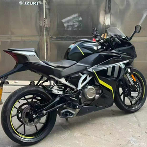 Moto sportive 250SR d'occasion, état inégal. Moteur, éclairage LED et affichage numérique, entièrement fonctionnels. Moto 250SR Moto 250SR M - Product Image 4
