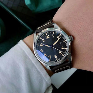 Nuevo Producto: Reloj Mecánico para Hombre con un Toque Retro Debajo de un Diseño Sencillo y Profesional - Product Image 2